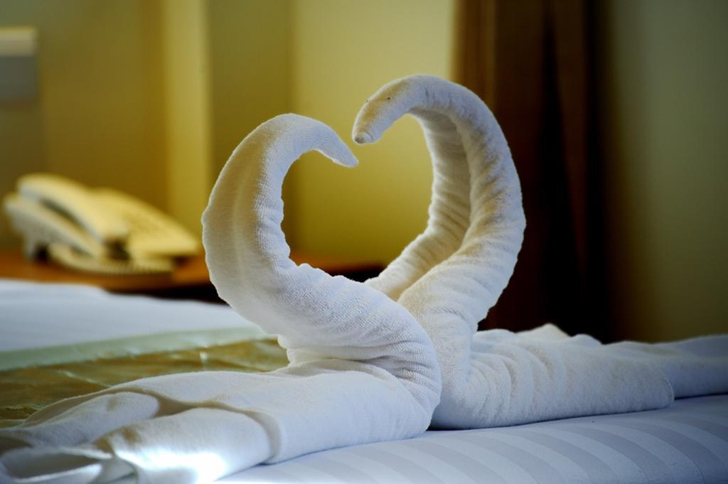 Royal Golden View Hotel Yangon Bagian luar foto