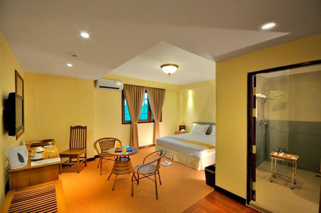 Royal Golden View Hotel Yangon Bagian luar foto