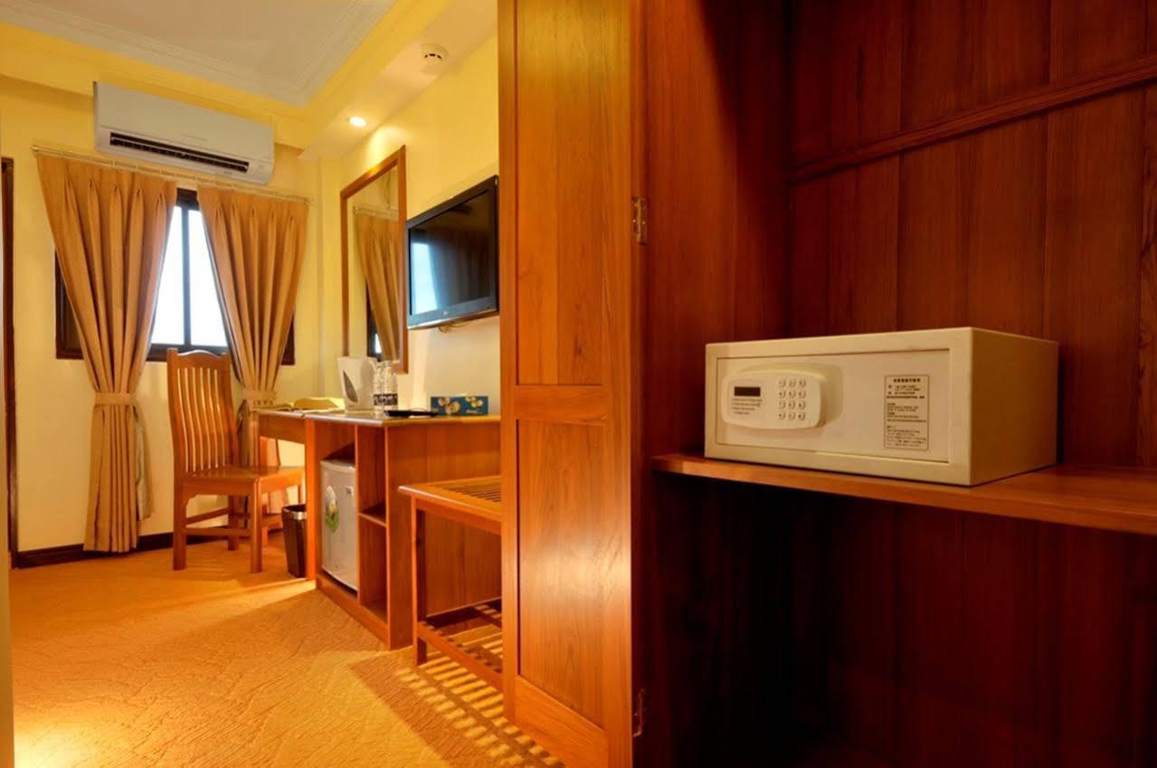 Royal Golden View Hotel Yangon Bagian luar foto
