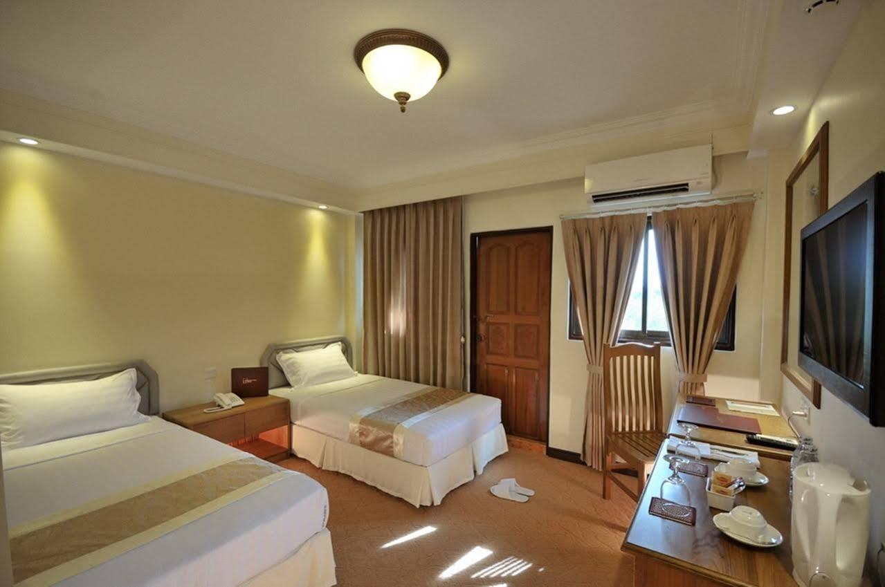 Royal Golden View Hotel Yangon Bagian luar foto